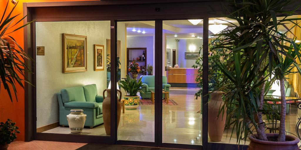 Hotel Torresi โปเตนซา ปิเชนา ภายนอก รูปภาพ
