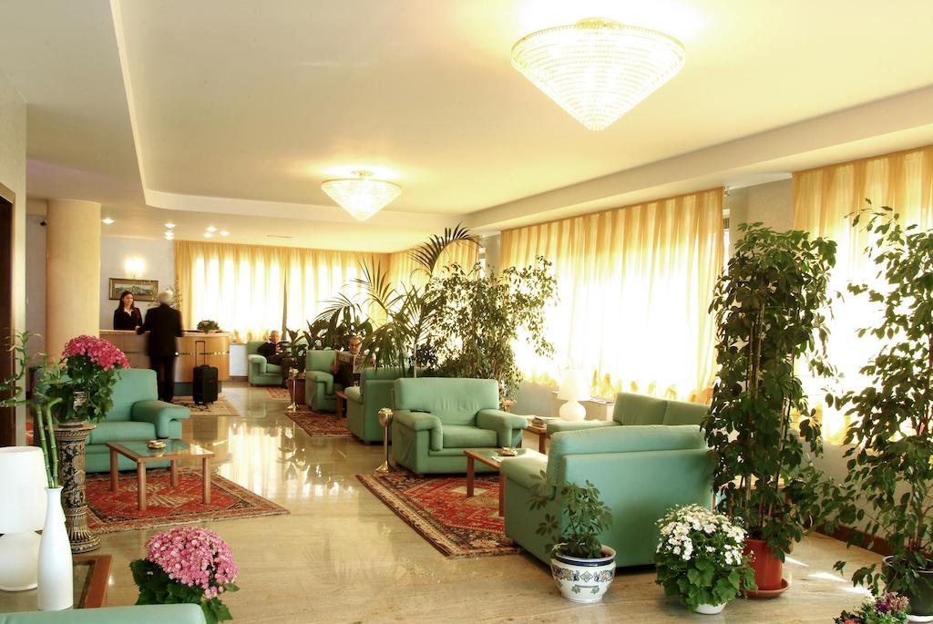 Hotel Torresi โปเตนซา ปิเชนา ภายนอก รูปภาพ
