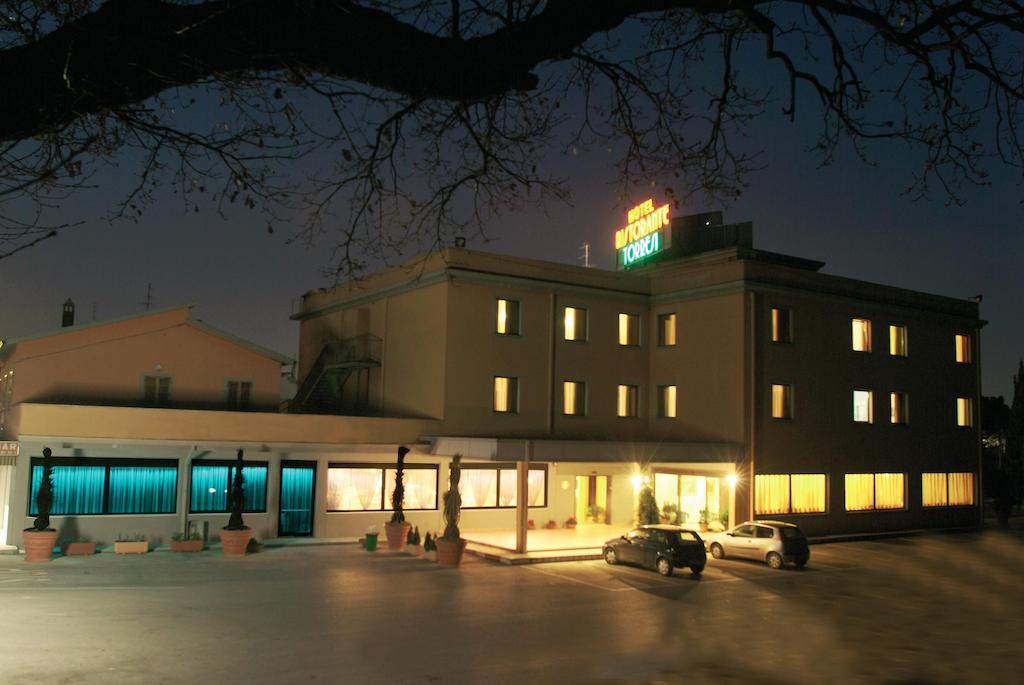 Hotel Torresi โปเตนซา ปิเชนา ภายนอก รูปภาพ