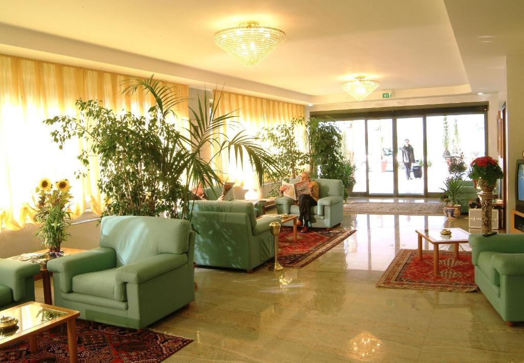 Hotel Torresi โปเตนซา ปิเชนา ภายนอก รูปภาพ