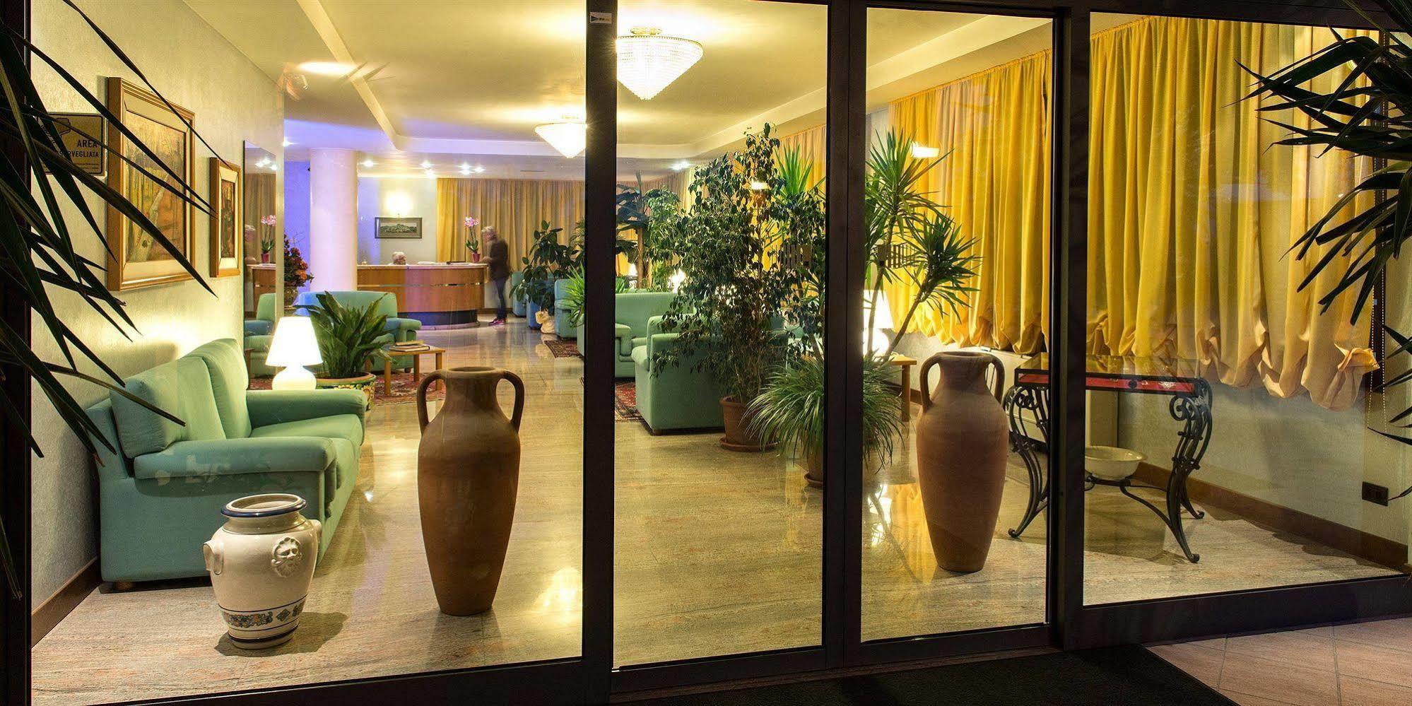 Hotel Torresi โปเตนซา ปิเชนา ภายนอก รูปภาพ